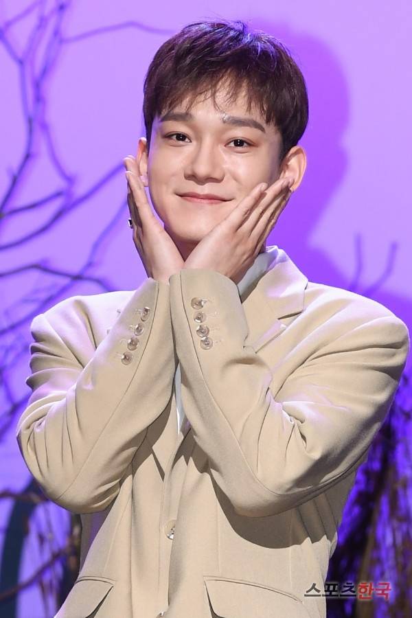 Group EXO member Chen became a father.On the 29th, Financial News reported that EXO Chens wife gave birth to a daughter at a maternity clinic in Cheongdam-dong, Seoul Gangnam District.Chen has been a big fan, SM Entertainment said in connection with the report.Earlier, Chen announced the marriage announcement in January and reported the news of the second year old.At that time, he said in a handwritten letter, I have a girlfriend who wants to be together for a lifetime. Blessing came to me.I was very embarrassed because I could not do the parts I planned with the company and the members, but I was more encouraged by this blessing. As a result, Chen became the first EXO member to be out of stock.