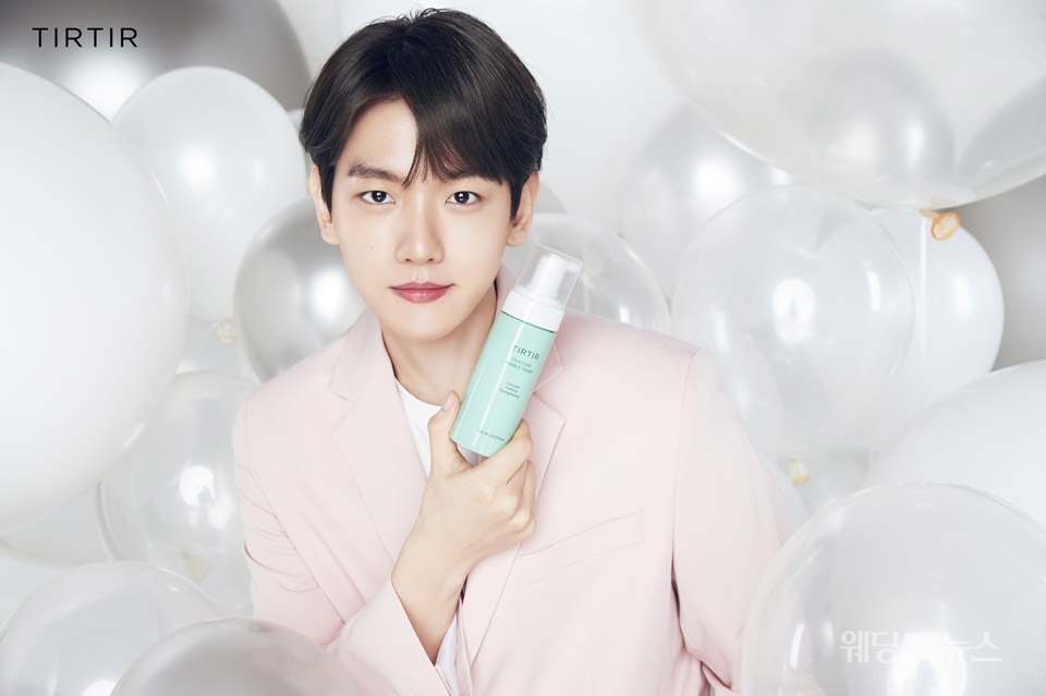 Tiruppur, a brand of Healthy Life Beauty (HEALTHY LIFE BEAUTY), which restores the original healthy light of Skins, has selected the group EXOs Baekhyun as its brand model.Tiruppur said that Baekhyun, which is the most popular in Korea and the world, has selected it as the best model for entering the global market including China and Japan in the future. Baekhyun will continue its various activities in Korea and abroad as a model of Tiruppur, starting with the release of this advertisement cut shot with Tiruppur major products. Uppur expects that the new energistic and trendy image of Baekhyun will be added to strengthen the brand image of Tiruppur. A Tiruppur brand official said, Baekhyuns clean and healthy energy is well matched with the brand image pursued by Tiruppur and we have been selected as a new face ahead of full-scale overseas market entry. I hope that Un will become a new driving force and will be able to expand its position as a K-beauty brand in the future. Meanwhile, Tiruppur is a cosmetics that restores the healthy light of Skins. It is a beauty brand that has grown into a product competitiveness.Most of the products are flavorless or raw materials based on the good ingredients that the whole family can use. The representative products include Ceramic Cream, which gives a deep moisturizing feeling with smoothness such as ceramics, and Soon Rosemary Essence, which offers Skins soothing and antioxidant effects with only rosemary produced in Jeju Island, a clean area.