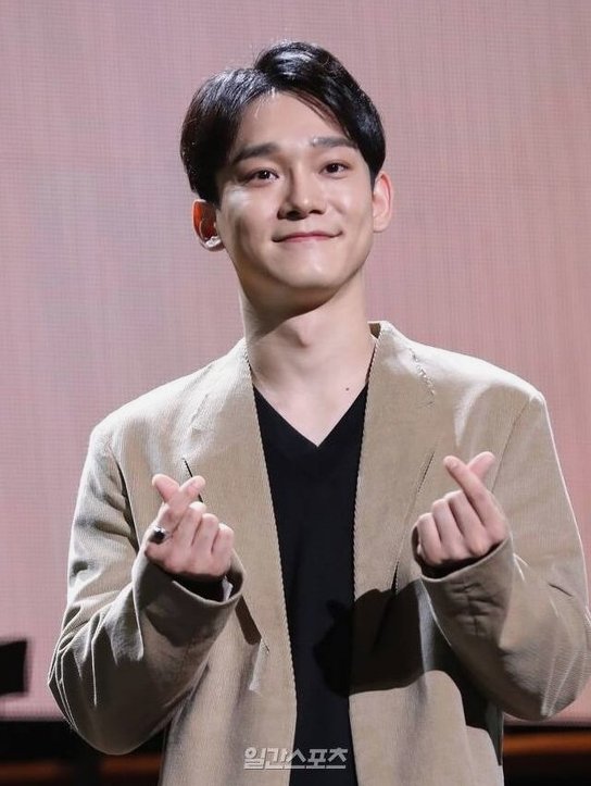 Chen has been a big fan today, an agency SM Entertainment official said on the 29th.Chens wife gave birth to a daughter at a maternity clinic in Cheongdam-dong, Gangnam-gu, Seoul, a birth that was known as a little earlier than scheduled.Chen made headlines in January when he announced his surprise marriage and pregnancy news. Chen wrote in a handwritten letter, I have a girlfriend who wants to be with me for a lifetime.I was embarrassed, but I was more empowered by this blessing. Since then, everything related to marriage and marriage has been held privately.Some fans issued a statement to Chens sudden marriage announcement and even called for his withdrawal.Chen apologized to fans in a month after the announcement of marriage, saying, I am worried that I will hurt you with a bad word, but I want to tell you that I am sorry for the people who have waited for me first.SM Entertainment also said, Before we officially announced Chens marriage, we had time to discuss with EXO members.All EXO members have been suffering from the pain of leaving the member, so they have been willing to continue to be together.