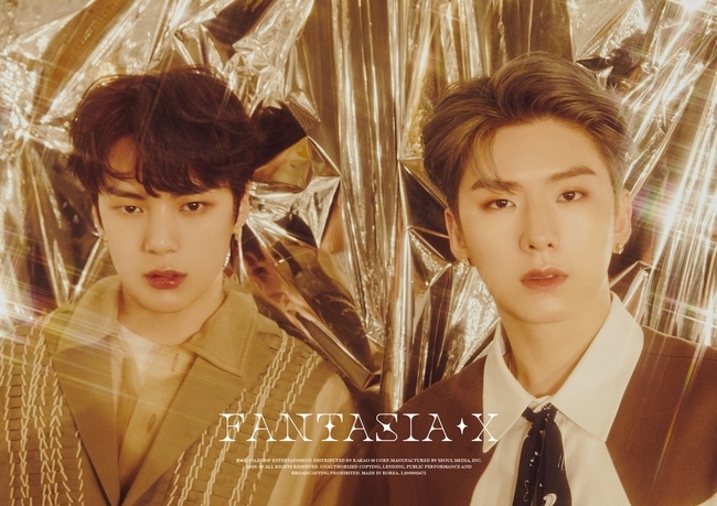Group Monsta X unveiled its first concept photo.Starship Entertainment, a subsidiary company, posted a new mini album FANTASIA X concept photo #1 Democratic reform, and a unit image of Wait on the official SNS channel on April 28.The main characters of the first concept photo are Democratic reform and Wait, and the two reveal a brilliant visual in a golden and brilliant background.Especially, the brightly shining lighting and the chandelier, the eye-catching democratic reform overwhelms the atmosphere with dreamy eyes and sculptured appearance.Wait matches the scarf with a tie on his shirt, boasting a sophisticated aspect, and thrilling the hearts of those who emit soft charisma.Monsta X, who released the track list of the new album FANTASIA X and confirmed the title song as FANTASIA, and predicted the recording of his own songs by Juheon and IM, further amplified his curiosity about Shinbo with his democratic reform and the intense photo of Wait.Since then, it has opened various concept images sequentially and is expected to further heighten the comeback atmosphere.minjee Lee