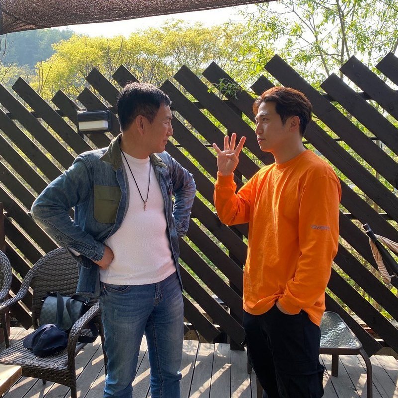 Comedian Yoo Se-yoon Top Model on Son Byeong ho Game in front of Actor Son Byeong hoYoo Se-yoon posted a picture on April 29 with his article I wanted to try it together on his instagram.In the photo, there was a picture of Yoo Se-yoon playing Son Byeong ho Game in front of Son Byeong ho.Son Byeong ho showed off her stylish charm in a blue-and-white fashion, with a chic look from Yoo Se-yoon captivating her gaze.delay stock