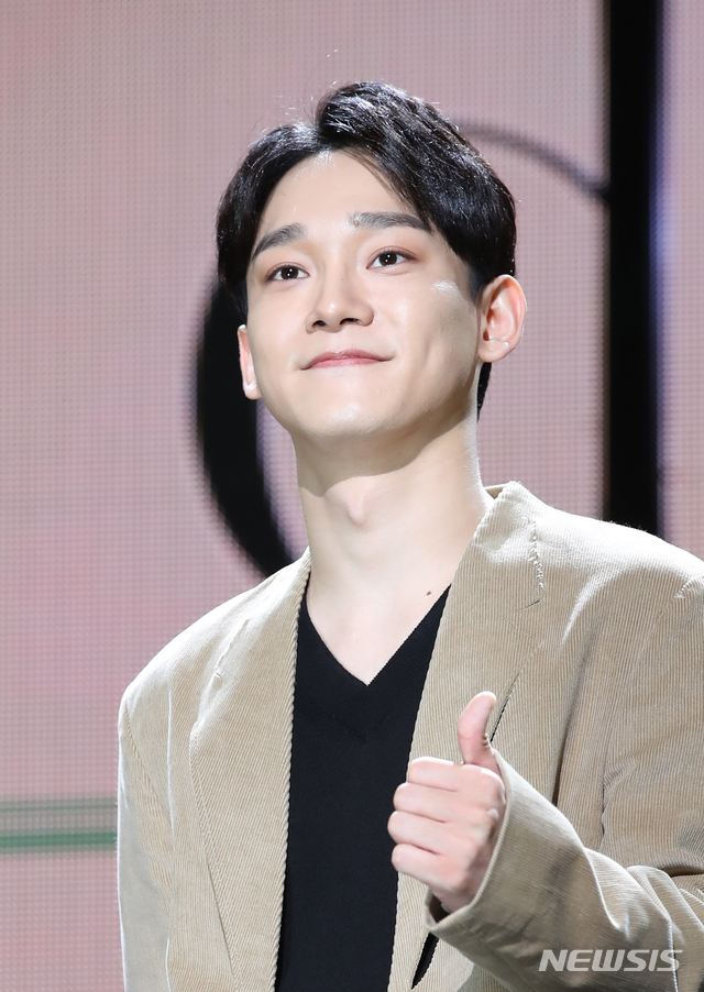 According to SM Entertainment on the 29th, Chens wife gave birth to a daughter at Seoul Obstetrics and Gynecology.Chen earlier announced his wifes pregnancy with a surprise marriage announcement in January, when the marriage ceremony was also held privately; there was a stir among EXOels.It would have been a natural but not easy decision to take responsibility until the end, said a cheering voice, a really cool person who is being criticized and protecting a child.Some, however, have also refuted that it is not a courtesy to fans and members who have been affectionate. Some fans have held rallies demanding responsibility for Chen.SM later stressed that there was no change in EXO members.I had time to discuss with EXO members before officially announcing the marriage of member Chen, and all EXO members have been informed that they want to be together in the future as they have been suffering from member departure.
