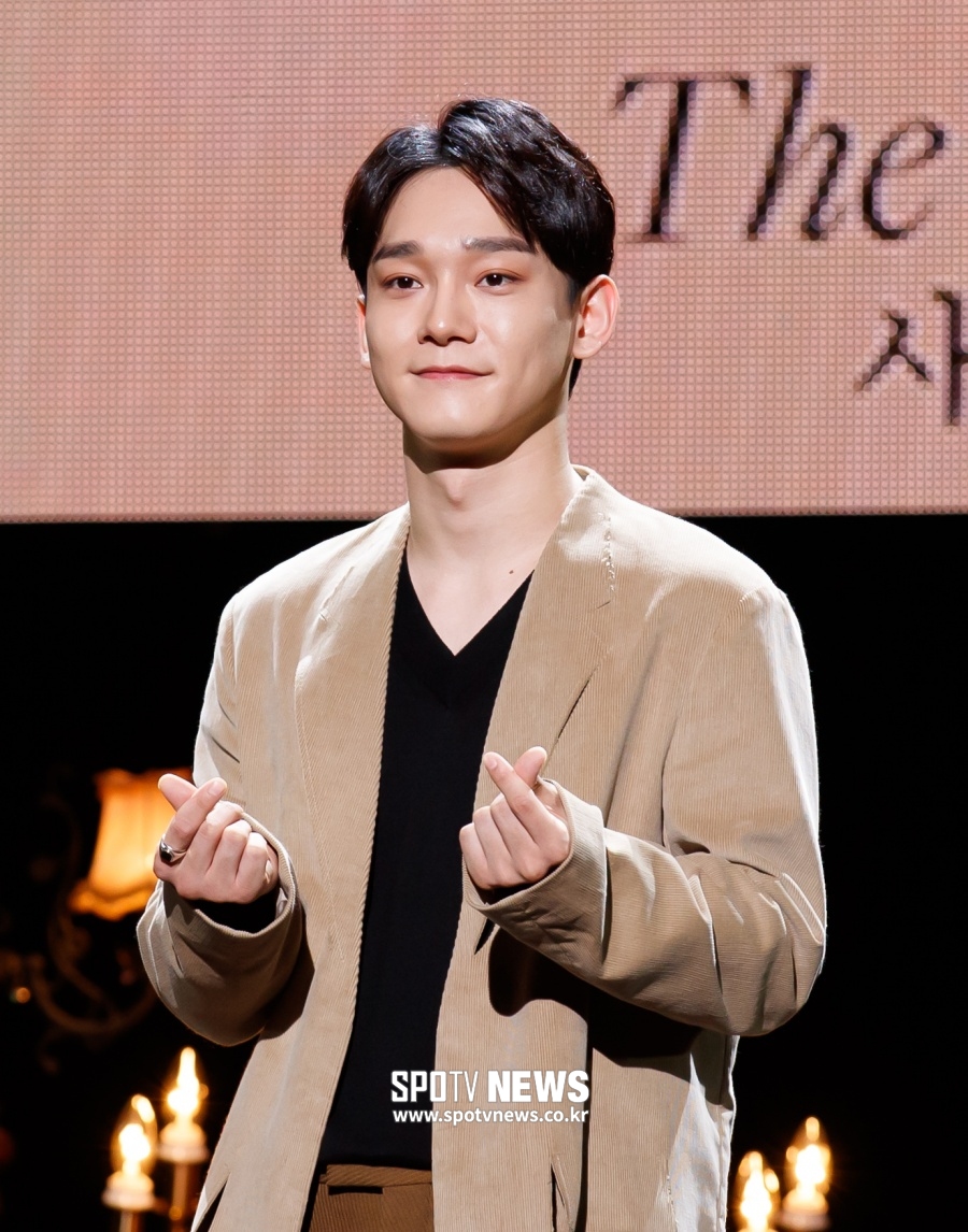 The group EXO Chen is full.Chen got her daughter today, SM Entertainment said on Monday. Chens wife was known to have had a Child Birth at a maternity clinic in Gangnam-gu, Seoul.Chen said in a handwritten letter to fans in January, There is a GFriend who wants to spend his life together. Blessed came while preparing for marriage.Chen visited the EXO fan club community again in February and said, I am worried that I will hurt you with a bad word, but I would like to say that I am sorry to all of you who have waited for me.I would like to express my apology to EXOel who would have been surprised and embarrassed by my sudden news. I left a message with the idea that I should tell you myself, but unlike my heart, I was disappointed and hurt by my lack of poor words, he said. I do not know if my heart is well communicated, but I really appreciate the love you have given me so far and I know better than anyone.I will show you how I am trying in the future. Some EXO fans demanded that Chen be removed from the team because he was irresponsible for group activities, but SM Entertainment said, I had time to discuss with EXO members before officially announcing the marriage of Member Chen.All of the EXO members have been suffering from the departure of the members, so they have expressed their desire to continue together in the future.We also respect the opinions of these members, and there is no change in EXO members. EXO announced its first solo mini album Self-Portrait last month, and Baek Hyun is preparing for a solo comeback with the aim of releasing at the end of May.Kai is working as a super-em, and Sehun has appeared with Ahn Bo-hyun on MBCs I Live Alone. Chan-yeol has opened his YouTube channel and is communicating with fans.EXO D.O., Xiumin and others are in military service.=