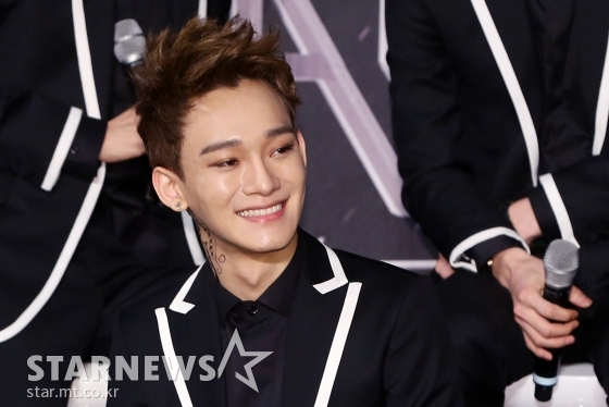 Top idol group EXO member Chen (28, Kim Jong-dae) became a father.According to SM Entertainment, a company on the 29th, Chens wife gave birth to a daughter in Seoul.Chen earlier surprised everyone by delivering the news of her surprise marriage and wifes pregnancy in January, when she later held the wedding privately, according to family doctors.I have a girlfriend I want to share my life with, Chen said in a handwritten letter, and I have come to celebrate. I was embarrassed, but I was more encouraged by this blessing.SM Entertainment also said, Chen met a precious relationship and got married, and the bride is a non-entertainer.Since then, Chen has reiterated his unfavorable gaze toward him and said, I am sorry for all of you who have waited for me.I would like to express my apology to EXO El (EXO Fandom), who would have been surprised and embarrassed by the sudden news. 