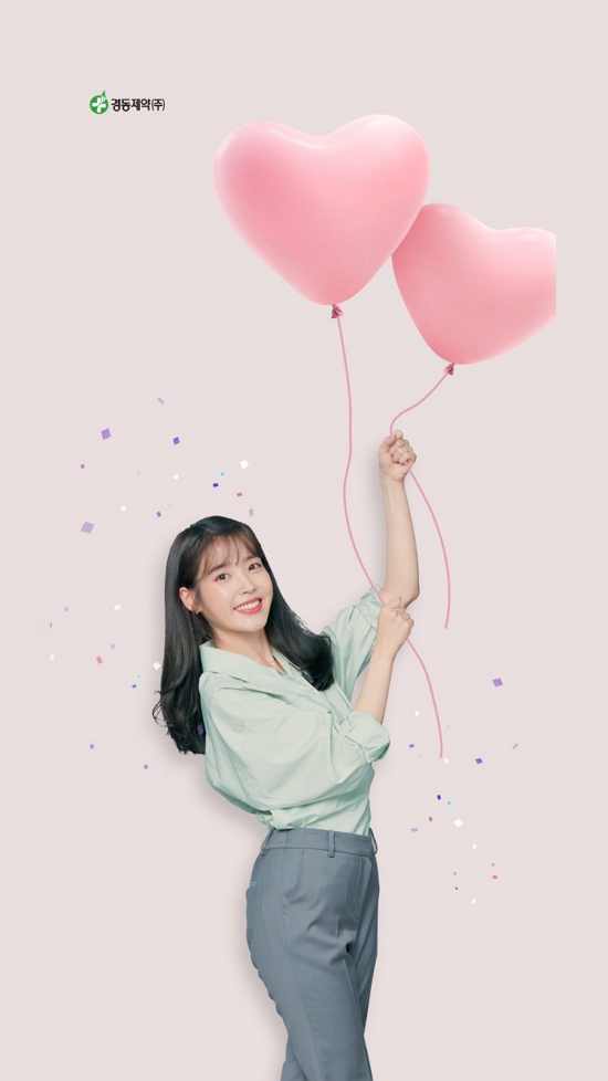 Singer and actor IU has revealed a lovely charm.On the 29th, Kyungdong Pharmaceuticals official Instagram story showed a picture of a cute IU ahead of May.The photo released showed IU looking at the camera with a pink heart balloon, which conveyed the spring atmosphere in a jade shirt and grey pants.The IU had a bright enough Smile to reveal its teeth, with its dazzling beautiful looks, which were well-suited to black hair and white skin, which caught the eye.Fans who responded to the photos responded that every day is beautiful look Leeds renewal, It is so beautiful even if it is beautiful and It is lovely.Meanwhile, IU will appear in the movie Dream, which is scheduled to open this year.