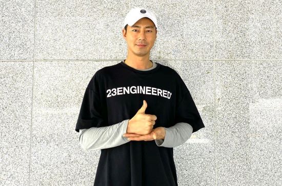 Actor Kim Ki-bang announced Jo In-sungs participation in the Challenge for Thanks.On the 29th, Kim Ki-bang said through his Instagram:  (Actor Jo In-sung hoped to join #Thanks to the Challenge through my Instagram because there are no personal sns.)Hi, Jo In-sung. Im here because of the golf player Park In-bee, Im here for this good thing.I am very grateful to the medical staff who are protecting the people at the forefront of Corona 19. In the public photos, Jo In-sung, who is posing as an official sign of Challenge for Thanks, is shown.Jo In-sung then pointed to actor Kim Ki-bang - Kim Hee-kyung as the next participant.On the other hand, Thanks to the Challenge is a campaign of respect and pride for all the medical staff who are working to overcome Corona 19.Photo: Kim Ki-bang Instagram