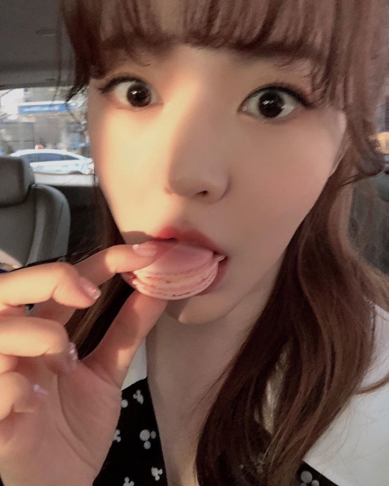 Sunny, a member of the group Girls Generation, has revealed her current status.Sunny posted a picture on April 30th with his article Macaron is delicious enough to eat for a long time!Sunny, in the photo, is holding her Macaron in her mouth with a cute expression, and Sunnys big eyes and immaculate skin catch her eye. Sunny also expressed gratitude for the manager who gave her Macaron.The netizens who watched the photo responded I want to eat Macaron and Sunny is cute.On the other hand, Sunny recently appeared on tvN Amazing Saturday with Girls Generation member Hyo Yeon.Park Eun-hae