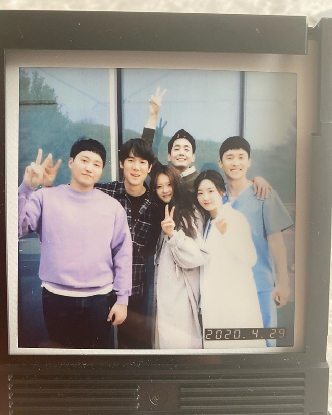 Orphanagera revealed the scene of the sweet doctor shooting and told Cheering.On April 30, orphanage posted a picture on his personal instagram with an article entitled Hospital Playlist Home Shooter.In the photo, it leaves a commemorative photo with the cast including the 99 members of tvN s wise life called organage.In the behind-the-scenes, it boasts a unique chemistry, as well as a coffee tea to Cheering.Especially, Reply 1994, Chilbong added to the reunion with the flexible stone.park jung-min
