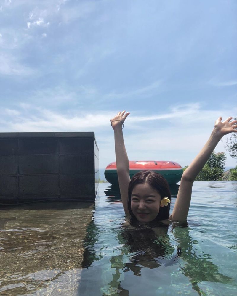 Actor Han Sun-hwa from group The Secret showed off her sexy figure.Han Sun-hwa posted a picture on his Instagram on May 1 with an article entitled The weather is not warm, summer, last year I want to fall out of the wind.Inside the picture was a picture of Han Sun-hwa in a black swimsuit; Han Sun-hwa smiles brightly at the camera.Han Sun-hwas sexy yet slender body, revealed above the swimsuit, catches the eye.The fans who responded to the photos responded such as It is so beautiful, It looks like a real picture and It is sexy.delay stock