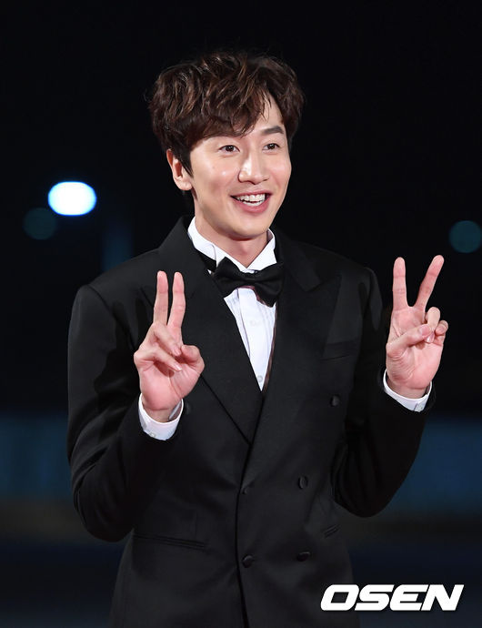 Actor Lee Kwang-soo will be on the guest of Three Meals a Day Fishing Village 5.Lee Kwang-soo will go to tvN Three Meals a Day Fishing Village 5 (hereinafter referred to as Three Meals a Day) guest as a result of the 1st coverage.Cha Seung-won, Yu Hae-jin, and Son ho joon, who started their island life in five years, will co-work.Lee Kwang-soo has a relationship with Cha Seung-won, who is in charge of filming the movie Sink Hall, which is about to be released this year.Yu Hae-jin and her reunion is over four years after SBS Sunday is good - Running Man (hereinafter referred to as Running Man) in 2016.Especially, Son ho joon is a warm relationship.Earlier in 2018, Hyun Suk and Son ho joon conducted a donation project Coffee Friends, which Lee Kwang-soo has launched as a coffee friend.Lee Kwang-soo has been a veteran entertainer for many years in Running Man, and he shows a chemistry that is not only a smile but also a member and guest.Three Meals a Day 5 is expected to be reunited in five years by Cha Seung-won, Yu Hae-jin and Son ho Joon, who together with Three Meals a Day Fishing Village 1, 2 in 2015 and Three Meals a Day High in 2016.Meanwhile, Three Meals a Day will be broadcast for the first time today at 9:10 p.m.DB