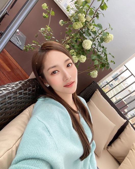 Actor Park Min-young showed off year-round beautiful looks.Park Min-young posted a picture and a picture on his Instagram on the 1st, Nice to meet you, Spring.Inside the picture was a picture of Park Min-young sitting on the sofa and resting for a while.The long straight-haired Park Min-young, which comes down to the waist, boasts a refreshing charm as a mint costume.The holiday season has begun, but Park Min-youngs Beautiful looks are not resting. They are proud of their Goddess beauty with their more beautiful beautiful looks.On the other hand, Park Min-young played as Mok Hae-won in the JTBC drama Ill Go If the weather is good, which ended on the 21st of last month.