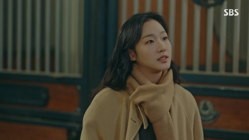 Welcome to my palace.Kim Go-eun joins Lee Min-ho in Korean EmpireOn SBS The King: Lord of Eternity broadcast on the 1st, a scene was drawn in which Tae-eul (Kim Go-eun) passed through the door of a parallel world and reached the Korean Empire of Lee Min-ho.The Tae-eul, who went to Korean Empire with Lee Gon, was surprised that Maximus was called Kazunari Ninomiya and said, My junior is coming.So Igon laughed, Is that right? Is it all right from one to ten? And Tae-eun said, Do not you see that it is just before turning?If this is all real, it is too scary, and if it is not real, it is more scary. Especially this face, this face is on my side, and its on my side since I was three years old, said Cho Young (Woo Do-hwan), who told him to keep his example.Then, Tae-eul showed interest in the gun that Cho-young was carrying, and Igon ordered the contrasting, Give me it because I know its different, because I believe it so I crossed between work and spirit.As soon as he was handed the gun, Tae-eul pointed the gun at Igon, who blocked it, but still reacted furiously, saying, This is the emperor of this country?No guns, no world, no one. Dont try to pull the trigger and check it.He then led Tae-eul to the palace and said, Welcome to my palace. So Tae-eul entered the Korean Empire Palace.