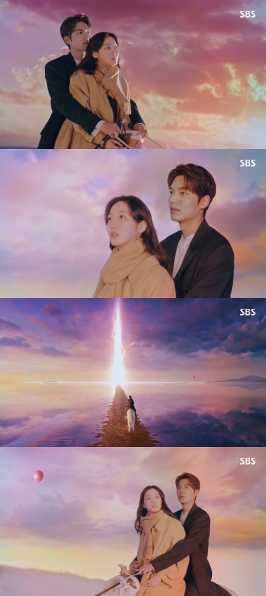 The King Kim Go-eun shocked by Lee Min-hos WorldIn the 5th episode of SBSs The King: Monarch of Eternity, which was broadcast on the 1st, Lee Min-ho was shown taking Kim Go-eun with him.Im surprised to see whats going on here, like a four-dimensional place? And Igon said, I dont know yet.For now, between you and my World 1 and 0? This is a science-inexplicable place. When Jeong Tae-eul asked, What if its not science, Igon said, or what legends are tricking. Time goes by differently. One minute is an hour from the outside.Photo = SBS Broadcasting Screen