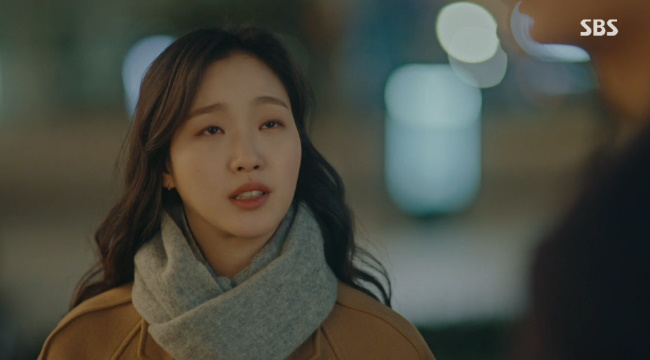 Kim Go-eun hid his identity from Jung Eun-chae.In the 6th episode of SBS gilt Drama The King: The Monarch of Eternity (playplayed by Kim Eun-sook/directed by Baek Sang-hoon and Jung Ji-hyun), which aired on May 2, Jung Tae-eul (played by Kim Go-eun) first met with Koo Seo-ryeong (played by Jung Eun-chae).When he was informed that Lee Gon (Lee Min-ho) was coming to Seoul, he went to see him in an uneasy mood. When he heard that he had arrived, he said, I should not be caught.Ill not show it strangely.Im in a lot of trouble, Lee said to Gu, and its a very private place. Of course, Im going to report it, but I didnt have any consideration.So, the old Seo-ryong replied, Where is the construction on the day of the country? The king is my country.When asked about his name, he said, I am a fan of the prime minister. When asked about his name, Jung Tae-eun said, I am a The Passenger.Im leaving soon. Its the first time the Korean Empire has ever been, so everything is like a fairy tale.Lee Ha-na