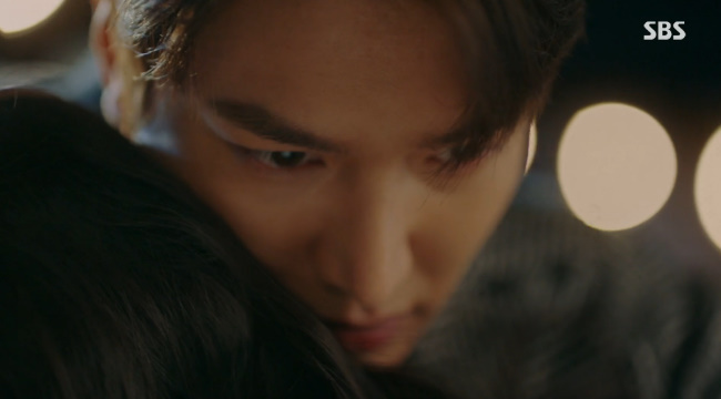 Lee Min-ho realized Lee Jung-jins Earth 2 and sensed the dangers of himself and Kim Go-eun.Lee Min-ho learned Earth 2 of Lee Jung-jin in the 6th episode of SBSs Golden Land Drama The King: The Monarch of Eternity (playplayed by Kim Eun-sook/directed by Baek Sang-hoon and Jung Ji-hyun) broadcast on May 2.Guseo-ryeong visited Igon after receiving a report that Igon had turned a helicopter to Seoul late at night.He introduced himself as a fan of the prime minister, wary of the old Seo-ryeong (Mr. Chung Eun-chae), who says, Your Majesty is my country.I am a traveler, and it is an honor to see you like this. I will leave soon. It is the first Korean Empire, so everything is like a fairy tale, he said.Lee went back to Busan with his jungtae, and Koo Seo-ryong showed jealousy when he saw Lee, who laughed because of his jungtae in front of him.Lee made food for himself for the situation that he did not eat properly.Igon, who knew that the monetary unit was different, but he did not pay for it because he would go far, but said, I was lonely when I was alone today.Its pretty hard to say that I cant prove myself. Thanks for picking me up.Lee searched Lee Jung-jin and hesitated when Jung Tae-eul, who learned about his life, asked him to show his identity document.Jung Tae-eul, who received the Identity document after worrying, was hard to believe that he had his Identity document 25 years ago.Someone spilled, and the memory became blurred. I dont know if I can recognize him, but I feel like Ill show up for once.Its hard to solve, but its a simple and beautiful way to do it. Youre the answer Im looking for.Whoever it was and whoever World won, so dont say good-bye to yourself.At that time, as Japan approached the territorial waters with Aegis, the NSC was called up.Despite the opposition of the lawmakers, the old army was ready for battle, and Igon was a naval captain and a commander of the Korean Empire.The Imperial Court wears uniforms at the most honorable moment, Lee said, handing Jung Tae-eul the Identity document. Ill win. Ill be right back.Will you wait? He nodded and said, Ill see you again. Igon said, I thought it was a name I did not call, but it was a name I only asked you to call.While Jung Tae-eul was returning to South Korea to concentrate on his work, Korean Empire and Japans Arlington Road had a fierce confrontation.Japan Arlington Road was close to a position that could be identified by the naked eye, and Igon warned his comrades that it is not me that you have to protect, but this sea, he warned.Japan was embarrassed by the decisive attitude of Igon, who was prepared for war, and retreated after making a decision to suspend the warship.When Jeong Tae-eul returned to South Korea, he thought of Egon without knowing it. He asked Egon, who kissed him, Take off your clothes. Do you have a shoulder wound? Is it strange?I cant see it now anyway, said Lee, who was actively playing with him to unbutton his clothes. I checked it because I didnt want to write it back.I am sleepy, he said, and Igon regretted the behavior of Jeong Tae-eun, who did not break down the wall, saying, It is harder to cross this line than other Worlds. Yi Jong-in (played by Jeon Mu-song) returned from the conference, and Yi Jong-in held out a book of examination with the true sign of Yirim.Yi Jong-in reveals the true cause of death as a cervical fracture, not a shooting by the Guard, and it is clear that he knew the same body but congenital polio, including fingerprints and blood types.When Irim found out that Irim was alive, Igon sensed anxiety, saying, If Irim wanted from the beginning, I would come to find my class.Lee Ha-na