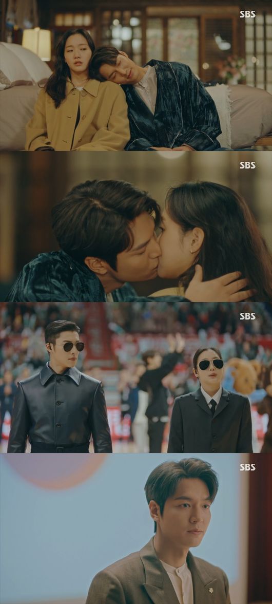 With the love line beginning with Lee Min-ho and Kim Go-eun kissing, the King: Eternal Monarch, meeting with Jung Eun-chae, who is looking for an Empresss seat, a strange relationship continued.In the SBS gilt drama The King: The Lord of Eternity (playplayed by Kim Eun-sook, directed by Baek Sang-hoon, and Jeong Ji-hyun), which was broadcast on the afternoon of the 1st, Lee Min-ho, Kim Go-eun, and Gu Seo-ryeong (Chung Eun-chae) who encountered in the Korean Empire were broadcast.Jung Tae-eul followed Lee Gon to the Korean Empire, where he was surprised to see Cho Young (Woo Do-hwan) who had the same face as Cho Eun-seop (Woo Do-hwan) in the Korean Empire.Jung Tae-eul, who was hard to believe in the parallel world, pointed at Lee with the gun of Cho Young.Cho said, It is all this time to endure because it is your guest. He set up a day, and Jung Tae-eun put a gun and headed to the palace with Igon.The future of Jung Tae-eul, who entered the palace, was not smooth. When I told him, everyone looked at him and was wary.In particular, he was called Igon to a scenic person (Kim Yong-ji) who had the same face as Ming Nari (Kim Yong-ji).Jung Tae-eul said, Lets make it a secret entry, he said, not saying that he came from Korea.Jeong Tae-eul asked Nooknam (Kim Young-ok) how he knew Jeong Tae-eul. Nooknam said, Your Majesty had a strange plaque since she was a child.Lieutenant Jeong Tae-eul was not in the Korean Empire, and lieutenant was not here either. Someone who was faked appeared this morning.The premises that cannot be explained only cause confusion in the world and harm the King, so when you are here, please refrain from contact as much as possible except for you, the Guard, and me.We dont care about this world and dont stay. This world includes you.When I heard the words of Nooknam, Igon came to Jung Tae-eul, who was in the guided place. Igon handed me a beer and talked with Jung Tae-eul.To Jung Tae-eul, who does not fully believe in the parallel world, Igon leaned on his shoulder and tried to prove it in many ways.So Jung Tae-eul asked, Have you never tried love? And Lee said, I have done it. And Lee said, Lets guess what I have proved now.Have you ever done love, or do it now?The next day, Lee disguised Jeong Tae as an imperial guard and worked together to schedule the event. Jeong Tae-eul went with Lee and felt the popularity and dignity of Lee in the Korean Empire.And Jeong Tae-eul looked around the Korean Empire with the consideration of Igon.Jung Tae-eul, who visited all over Busan and confirmed the status of the Korean Empire in the parallel world, headed to Seoul.He also visited the police station building where he worked, but his colleagues with the same face did not recognize him.In this process, Cho Young found out that it was like the face of a person named Luna, the Korean empire, through those who accidentally saw the situation.Among them, Koo Seo-ryong showed a desire for the Empress.Koo Seo-ryong, who attended a meeting, said to the provocative person, What if the remaining term-of-life project is a tax investigation?In the meantime, he recalled the time when he received the appointment of the prime minister and showed his desire for the next seat.Seoul, where Lee and Jung Tae-eul met again, was not able to come to Busan because they lacked the money borrowed from Cho Young.Igon, who came to Seoul by turning the helicopter, and Gu Seo-ryong came to the place where Igon and Jeong Tae-eun were reported to have received permission to land the helicopter emergency.When he saw Lee, he asked Jung Tae-eun to shake hands, saying, I meet someone who did not expect it from an unexpected place.