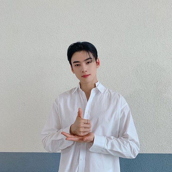 Cha Eun-woo posted a picture on his instagram on the 2nd, with an article starting with I am glad to be with Lee Seung-gi and the meaningful Challenge Vonn.We are having a difficult time not only in our country but also in the world, but I think that the body and mind of the people are gradually stabilizing thanks to the field medical staff and people who have fought against COVID-19 and protected the nation and the people.Cha Eun-woo said, I sincerely thank you for the dedication and hard work of the medical staff who are working hard for the safety of the people.I pray that the difficult situation will be completed as soon as possible with the desperate eternity of everyone and that I can regain my calm daily life. I support the medical staff who are fighting hard with COVID-19 at the forefront at this moment. Cha Eun-woo in the public photo is doing a sign language movement that means respect and pride.Cha Eun-woo pointed to Kim Se-jeong, a member of the group, as the next runner of Lindsey Vonn.Hinbyeon Lindsey Vonn means SNS relay expressing gratitude to medical staff suffering from COVID-19.