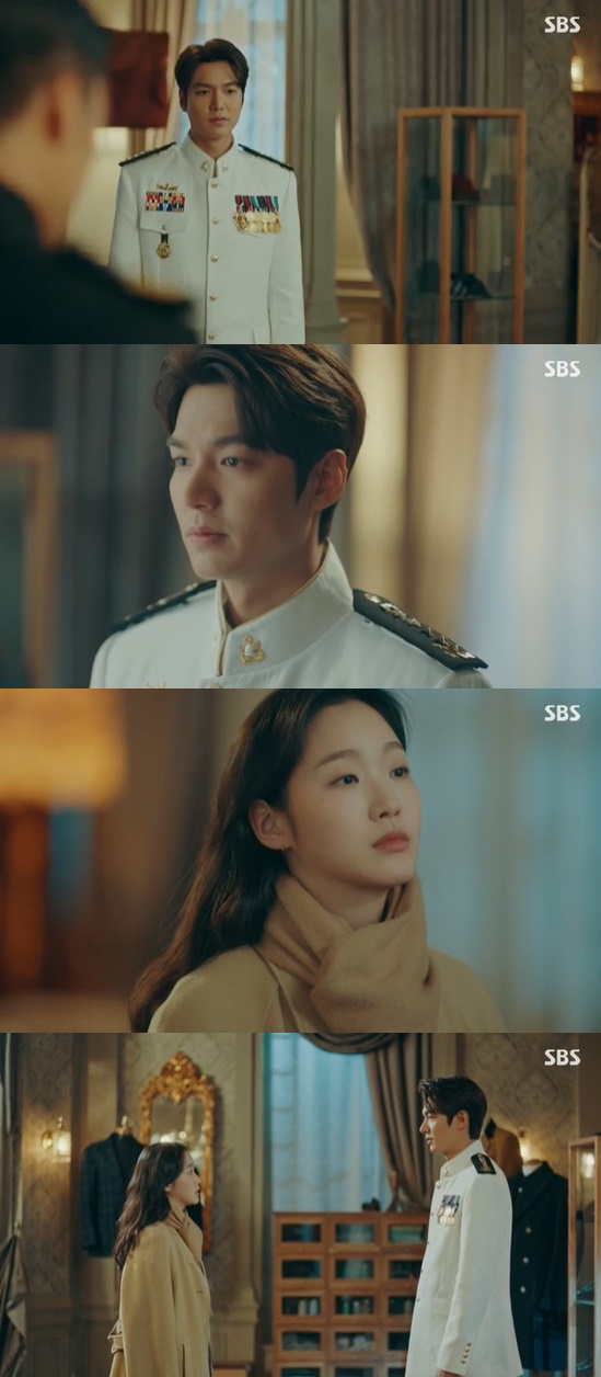 The King Lee Min-ho and Kim Go-eun parted ways for a while.In the 6th episode of SBSs The King: The Monarch of Eternity, which aired on the 2nd, Lee Min-ho promised to go to Kim Go-eun soon.On this day, Koo Seo-ryong called the NSC in an unusual move by Japan.He ordered the preparations for the battle, but Igon said, I am thinking of a different way. He said he would do the same way.Igon, wearing a military uniform, promised Jeong Tae-eul, The Imperial Court wears a military uniform at the most honorable moment. Ill win. Ill be right back.I thought it was a name I had not called, but it was a name I had only asked you to look at.Photo = SBS Broadcasting Screen