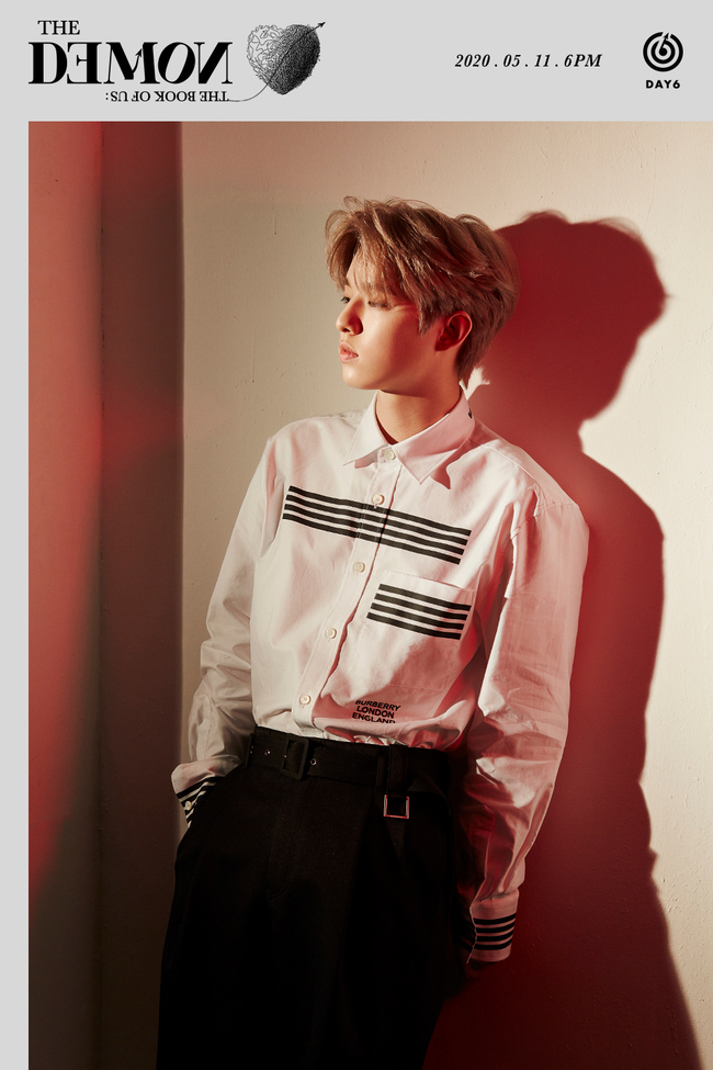 Band DAY6 (Day6) Jae (Jay) has caught the eye with a dreamy charm on her new album Teaser.Day6 posted two personal images of Jae from her new mini album The Book of Us: The Demon (The Book of Earth: The Dimon) on the official SNS channel at 0:00 on May 3.In the photo, Jae conveyed delicate emotions with his faint eyes, which thrilled the fans hearts, and in a white shirt, he created a lonely atmosphere with a thoughtful expression.In the background of the monotone, he wore a suit reminiscent of a uniform and gave off charisma.I hope many people will listen to the new song Zombie (Zombie) and gain strength with the Taiwan Taiyuan International Airport of the Heart, Jae said.The title song Zombie is a song written by Young K (Young K) and Wonpil, and composed by Jae; members form a consensus by singing the unbalanced love that anyone has experienced at least once.DAY6 not only participated in writing and composing every album, but also played the song and performance perfectly, and won the modifier K Pop representative band.The new book The Book of Us: The Demon also featured a variety of musical colors, with its name on the entire song credit.The new album and title song Zombie will be unveiled at various music sites at 6 pm on the 11th.hwang hye-jin