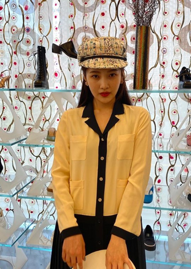 Group Red Velvet Joy told the daily routine.Joy posted several photos on her Instagram account on May 2 with emoticons.In the photo, Joy was attracted to the camera with a black pleat skirt in an ivory color blouse.Especially, it showed Smile which boasts charismatic expression and freshness, and showed the charm of Reversal story and focused attention of netizens.The fans responded that Joy and any charm fit together.seo ji-hyun