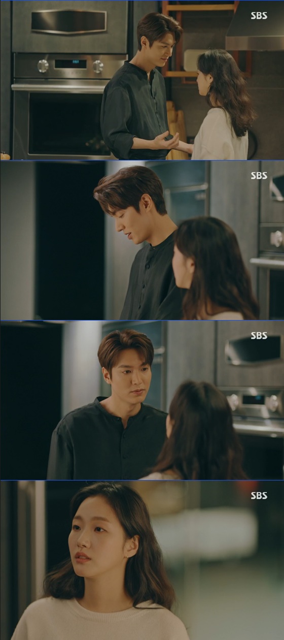 In the SBS gilt drama The King: Eternal Monarch play, Kim Eun-sook, directed by Baek Sang-hoon and Jung Ji-hyun, which was broadcast on the afternoon of the 2nd, Lee Min-ho returned to South Korea and was reunited with Jung Tae-eul (Kim Go-eun).On the day of the broadcast, Jung Tae-eun told Lee, I would have been lonely because I was alone here and there today. In my world. Lee said, You were lonely here?I cant prove that Im me, its pretty awesome. Thanks for picking me up. Lee said, Come over here for a second.I want to write it, but I have no hands. Jung Tae-eun said, I do not think its the first time. And what is love?I laughed.Japan and the wartime situationof the Korean Empire. Egon was dressedin military uniformsand confronted Jeong Tae-eul. Egon said, Ill give you this. I guess Im going to you.I asked Jung Tae-eun, who asked if he was a navy, I was discharged as a captain. I do not know if I believe it, but I am the commander of the Korean Empire.I believe you, he said, and was this a situation when you said you were on display with Japan? Igon said, I wear military uniforms at honorable moments.Ill be right back with honor. Ill see you again.Igon, he said, I thought it was a name I did not call, but it was a name I only asked you to call. So Jung Tae left for South Korea, a parallel world. Jung Tae-eul said, He did not come soon.He was a man beyond 1 and 0, Igon thought, wearing a military uniform and boarding the Aegis ship, who said, I was going to come as a reserve captain, but this is what I came.I will be the last sailor to ascend, he said. Leeon told the captain his intention. And the captain (Jeon Nomin) fired at the Japanese Iji.Prepare for a 30-yard aim ahead of the Izzy ship, Igon ordered. I think its a good idea. Wait. Not for a long time.Lee Gon heard the story of Lee Rim (Lee Jung-jin) from Lee Jong-in (Jeon Mu-song), a member of the party.Lee Jong-in said, Not to mention the appearance, Jimin was confused in front of the same strange bond, so I hid it. Lee said, You hid it for a long time.Igon said to himself, The concern of the road palace was right, I became dangerous, the reverse Irim was alive, the door to another world.If the purpose of the reverse simulation was in mind from the beginning, he would surely come to find the half of me. After that, Igon came to South Korea, a parallel world.Lee asked Jeong Tae-eun, How are you? I waited. Jeong Tae-eun ran to Igon immediately. Lee said, So the concern of the road was wrong.I thought that Jung Tae is not dangerous to me, but dangerous to Jung Tae. In The King: The Monarch of Eternity, Lee Min-ho concluded the exhibition situation with Japan and came to South Korea, a parallel world.Kim Go-eun waited for Lee Min-ho, who reunited with Kim Go-eun, asked: How are you? Did you wait for me?Kim Go-eun nodded and ran for Lee Min-ho, so the pair reunited fondly.But Lee Min-ho thought he was a danger to Kim Go-eun, and attention is focused on what changes will happen to the two in the future.