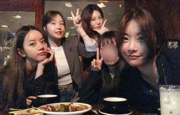 From Yura to Hyeri, the Girls Day complete united.On the 3rd day of Yuras Instagram, We want to see each time we see it, and our members who are happy and funny every time we meet.So, decide when to see it. The main character in the photo is Girls Day members, who are united in a complete body, who expressed the joy of meeting with a smile full of happiness.Girls Days last official activity is GIRLS DAY EVERYDAY # 5, which was released in 2017, and is working as an actor for all members.