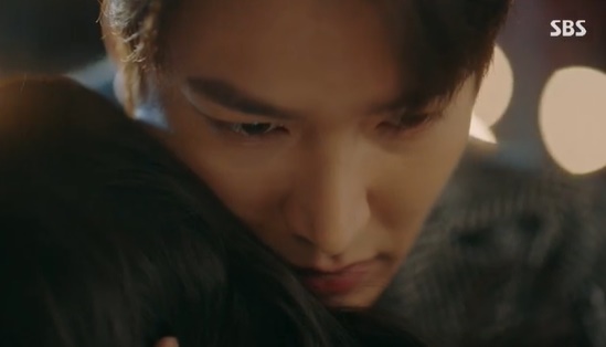 The King Lee Min-ho came to Kim Go-eun to keep his promise after winning over JapanIn the 6th episode of SBSs The King: Eternal Monarch broadcast on the 2nd, Lee Min-ho was portrayed as falling in love with Kim Go-eun.On the same day, when Jeong Tae-eul was in Seoul, he turned the helicopter to Seoul and Koo Seo-ryeong (Jung Eun-chae) heard that Lee Gons helicopter had landed in an emergency, and he saw Jung Tae-eul.Lee laughed as if he was lovely when he heard what Jung Tae-eul told him, and he felt jealous of the smile he had never seen.On the way back to the palace, I tried to ask Leeon about the moon.But when Cho Young (Woo Do-hwan) and Mo secretary (Baek Hyun-joo) looked at him, he said he would ask him next time, but Leeon wrote in the hand of Jung Tae-eul.Lee cooked directly to Jung Tae-eun, and Jung Tae-eun counted his feelings by saying the feelings he felt while walking around Korean Empire alone.Lee called Jung Tae-eul to his side and put his forehead to his head and said, I want to stroke it, but I do not have a hand.I go to the thrilling behavior of Lee, and I go to the station, saying that love is not the first time.This is my life, and no one has ever come over this, Igon said. I told you to jealous. Then Jung Tae-eun will not win anyway.Whoever it is, it will be this World person. He then took out his ID card and said, I could not get it out because I would give it to you.But what if you are going farther than your World? Jung Tae-eul said his ID card was right and said, But you were here for 25 years? Igon said he thought he could meet him someday after he had leaked his ID card.Hes going to start or end everything. Its a difficult problem, but its a beautiful thing. Youre the answer Im looking for.Whoever it is, you won, so dont say goodbye to yourself, he said.Then Japan invaded the Korean Empire territorial waters, and the NSC was called.Igon, who decided to go directly, promised to Jung Tae-eun, I will come back in honor and go soon.Japan thought he would be in a defensive position to protect Igon, but Igon ordered him to protect the sea of ​​Korean Empire, not himself.Eventually, Japan came down, and Igon was able to go to Jung Tae-eul who returned to South Korea.When I saw Igon waiting in front of the house, Jung Tae-eul ran to Igon, and the two were thrilled. How are you? Did you wait?On the other hand, Lee heard the truth about Lee Lim (Lee Jung-jin)s death through Lee Jong-in (Jeon Mu-song).Jung Tae also realized that in South Korea, Egon and others other than himself knew about the existence of the Korean Empire.It is noteworthy whether Lee and Jung Tae will be able to overcome the upcoming crisis.Photo = SBS Broadcasting Screen