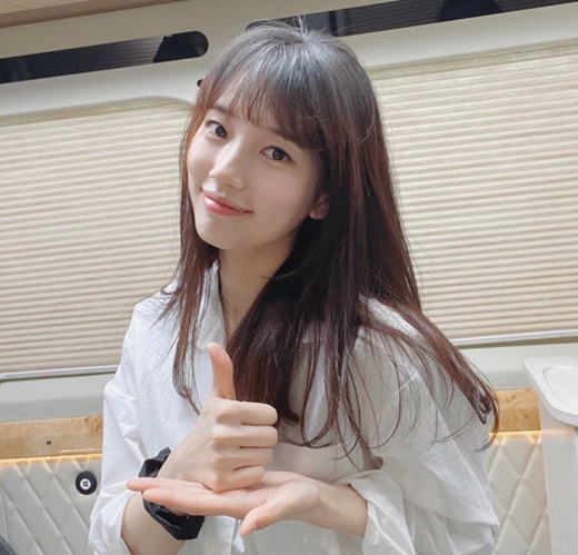 Bae Suzy posted a photo on her Instagram page on Monday afternoon certifying her participation in Lindsey Vonn: Relaying the singer Lee Seung-gis nick.In the photo, Bae Suzy showed off her innocent figure and conveyed her heart to the medical staff with a thumb chuck pose.In addition, Bae Suzy said, We sincerely thank you for the sacrifice and hard work of the medical staff who are working hard to overcome Danger at the forefront so that we can have a safe and healthy day. Thanks to Lee Seung-gis point of view, we can join in this meaningful Lindsey Vonn.I would like to express my respect and thank you to the medical staff who are trying their best day and night at this moment. I will Lee Gi-won all medical staff are healthy. Bae Suzy then pointed out, Next time, Actor Park Bo-gum, Urban Zakapa Heather Cho.Specialized in Bae Suzy writing below.Thank you for your sacrifice and hard work for the medical staff who are working hard to overcome Danger at the forefront so that we can have a safe and healthy day.Lee Seung-gis point of view has made it possible to join such a meaningful #Thanks to the challenge.At this moment, I would like to express my respect and thank you to the medical staff who are trying their best day and night, and I will be Lee Gi-won for all the medical staff.I hope that the heart of Cheering will be able to reach the medical staff with the # Thanks to the Challenge campaign.Next, Park Bo-gum Actor, Urban Zakapa Heather Cho, please join us