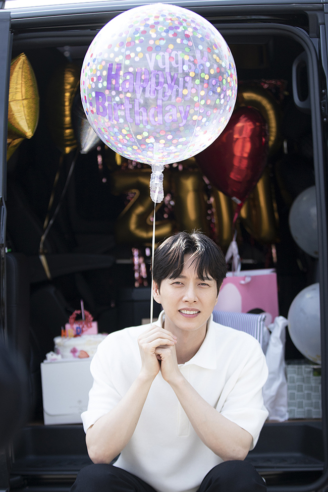 Actor Park Hae-jin this for his birthday to congratulate all the people and birthday to Actor by the name of leading leading the fans in heartfelt heart-warming Thank You message sent. Recently, MBC every Lame Intern filming in birthday suit-Old Park Hae-jin is a drama staff, the fans and Thank You the mind of the speaker.The recent Lame Intern with Park Hae-jin affiliation with Park Hae-jin for a birthday party at the ready stepped forward. A girl is a gift from a Bob car, of course, Park Hae-jin of the overseas and domestic fans sent homemade burgers, cars and coffee car morning, afternoon divided into field staff to the warm rice and the car was a gift and filming a drama is affluent to eat or are prepared among the party atmosphere much was the full again..The whole staff of clapping in a birthday cake to a 4 Old Park Hae-jin is with everyone Thank You of mind I was. Also the Actors birthday, Europe, the Philippines, Thailand and other countries Actors fans into the nose or directly into the Actors birthday in never let themselves of medical images for masks and cake, Lunches, etc and pass the Actors birthday on the meaning more. Fans around the world simultaneously woven base their national medical their Thank You greetings to Korea in the thanks to the challengeand join us for the Actors sincere and in the city.Meanwhile Lame Internis close by entered the company still makes the worst of the braided bag to load employees into the role of a man lame in a thrilling revenge drama to our work. Braided up, called people and eventually we will be called with the message generation and between the generations of becoming and reality work talk through sympathy, that drama is.Extreme weight Park Hae-jin is atrocious braided up meet the boss in the Intern time to potty after this, if the world of the nuclear storm, causing hot therefore to develop and propose as a promotion for heating the same role I did. Heat the same appearance if the appearance, quality and skills, Christmas trees are perfect if company the best and the other as a winner to start the internship with your boss is yourself of affliction in the ditch in the thread was the only food(Kim)meet and revenge, not revenge drama RAM.The current drama Part 8 shooting in progress 5 20 PM 8: 55 minutes first broadcast and at the same time broadcast online film platform wave in VOD(back view)with the Lame Intern, but you can take