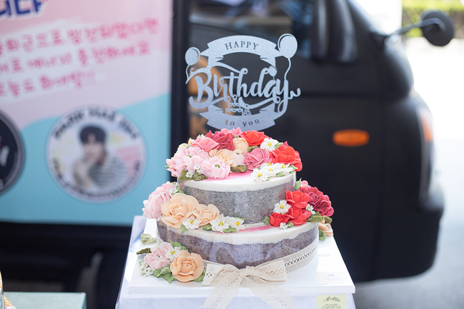 Actor Park Hae-jin this for his birthday to congratulate all the people and birthday to Actor by the name of leading leading the fans in heartfelt heart-warming Thank You message sent. Recently, MBC every Lame Intern filming in birthday suit-Old Park Hae-jin is a drama staff, the fans and Thank You the mind of the speaker.The recent Lame Intern with Park Hae-jin affiliation with Park Hae-jin for a birthday party at the ready stepped forward. A girl is a gift from a Bob car, of course, Park Hae-jin of the overseas and domestic fans sent homemade burgers, cars and coffee car morning, afternoon divided into field staff to the warm rice and the car was a gift and filming a drama is affluent to eat or are prepared among the party atmosphere much was the full again..The whole staff of clapping in a birthday cake to a 4 Old Park Hae-jin is with everyone Thank You of mind I was. Also the Actors birthday, Europe, the Philippines, Thailand and other countries Actors fans into the nose or directly into the Actors birthday in never let themselves of medical images for masks and cake, Lunches, etc and pass the Actors birthday on the meaning more. Fans around the world simultaneously woven base their national medical their Thank You greetings to Korea in the thanks to the challengeand join us for the Actors sincere and in the city.Meanwhile Lame Internis close by entered the company still makes the worst of the braided bag to load employees into the role of a man lame in a thrilling revenge drama to our work. Braided up, called people and eventually we will be called with the message generation and between the generations of becoming and reality work talk through sympathy, that drama is.Extreme weight Park Hae-jin is atrocious braided up meet the boss in the Intern time to potty after this, if the world of the nuclear storm, causing hot therefore to develop and propose as a promotion for heating the same role I did. Heat the same appearance if the appearance, quality and skills, Christmas trees are perfect if company the best and the other as a winner to start the internship with your boss is yourself of affliction in the ditch in the thread was the only food(Kim)meet and revenge, not revenge drama RAM.The current drama Part 8 shooting in progress 5 20 PM 8: 55 minutes first broadcast and at the same time broadcast online film platform wave in VOD(back view)with the Lame Intern, but you can take