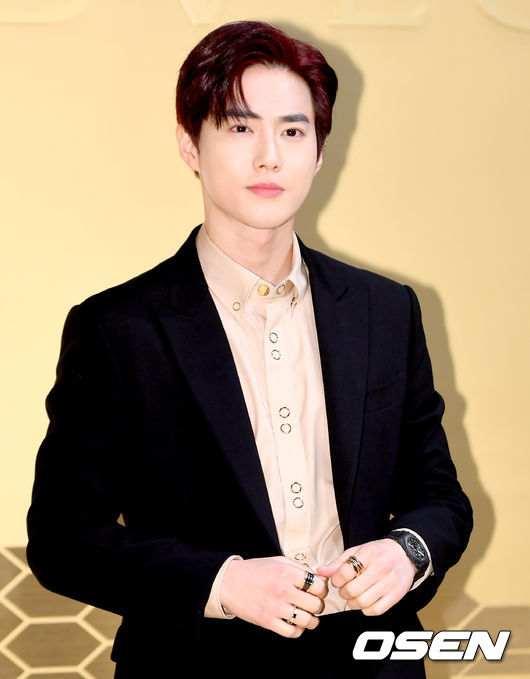 Ill miss you Suho, admitted May 14...the third of the EXOs to begin military service. EXOs Suho, who announced the news of his admission on the 14th, greeted his fans with a hand letter.Suho announced the news of his admission to the official fan community Lysn (Lison) on the 4th, saying, I have something I want to tell you, so I wrote this today.I soon fulfilled my obligation to serve as a soldier on May 14, he said. I think we will really miss EXO-L during that time.I hope you are always healthy EXO-L who cares and loves me every day. I sincerely thank you and love you.WE ARE ONE EXO Lets love it, he added, adding that he had a special fan love.Suho entered training on May 14th and fulfilled his duty of defense for the third time after Xiumin and EXO D.O.Xiumin was Enlisted for active duty in the Army in May last year, and EXO D.O. was Enlisted as active duty last July and is currently serving as a cook.Suho made his debut as a leader of EXO in 2012 and has been loved by fans around the world as a representative K-POP star in Korea. He has been active in various fields such as musicals, dramas and movies by expanding his activities as an actor.Suho, who performed as Gwynflen, the hero of tragic fate with a bizarrely torn mouth in the musical The Smiling Man in January, released his first mini album Self-Portrait in his debut on March 30th and performed a successful solo activity.SM Entertainment, DB