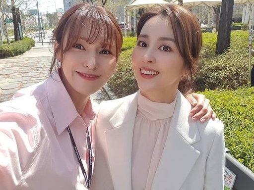 Hye-jins sister was still pretty at the scene, and I am really looking forward to this act, he added.Kim Jung-hwa re-accused the Acting co-work through Han Hye-jin and tvNs two-part one-act drama Out.The outing will be broadcast from 9 p.m. on the day.Kim Jung-hwa played the role of Kim Dae-hyun, a middle school Korean teacher, and Han Hye-jin played the role of Yoo Hyun-jin, a doctor, and appeared together as Kim Jung-hwas same age friend.
