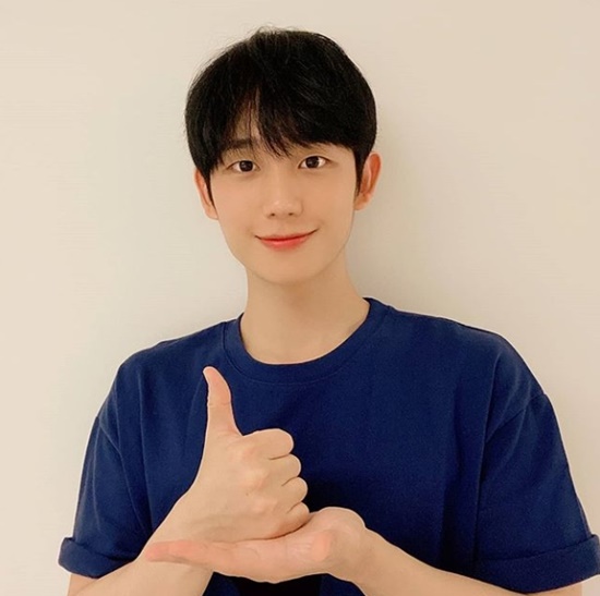 Actor Jung Hae In joined Lindsey Vonn thanks to Jung Hae In said on his instagram on the 3rd, Hello, this is Jung Hae In.I am deeply respectful and thank you to the medical staff in Korea and around the world who are fighting Corona 19 at this time. I am taking part in the # Thanks to the Challenge with thanks to Astro Cha Eun-woo.Singer Paul Kim Actor Eun Jong Gun Actor Lim Hyun-soo Please join me in meaningful and Thank You work. Paul Kim, Eun Jong Gun and Lim Hyun-soo pointed out.In the photo released together, Jung Hae In is holding a thumb and smiling with a warm smile.Jung Hae In appeared on TVN Drama half-half last month on the 28th of last month.Photo: Jung Hae In Instagram