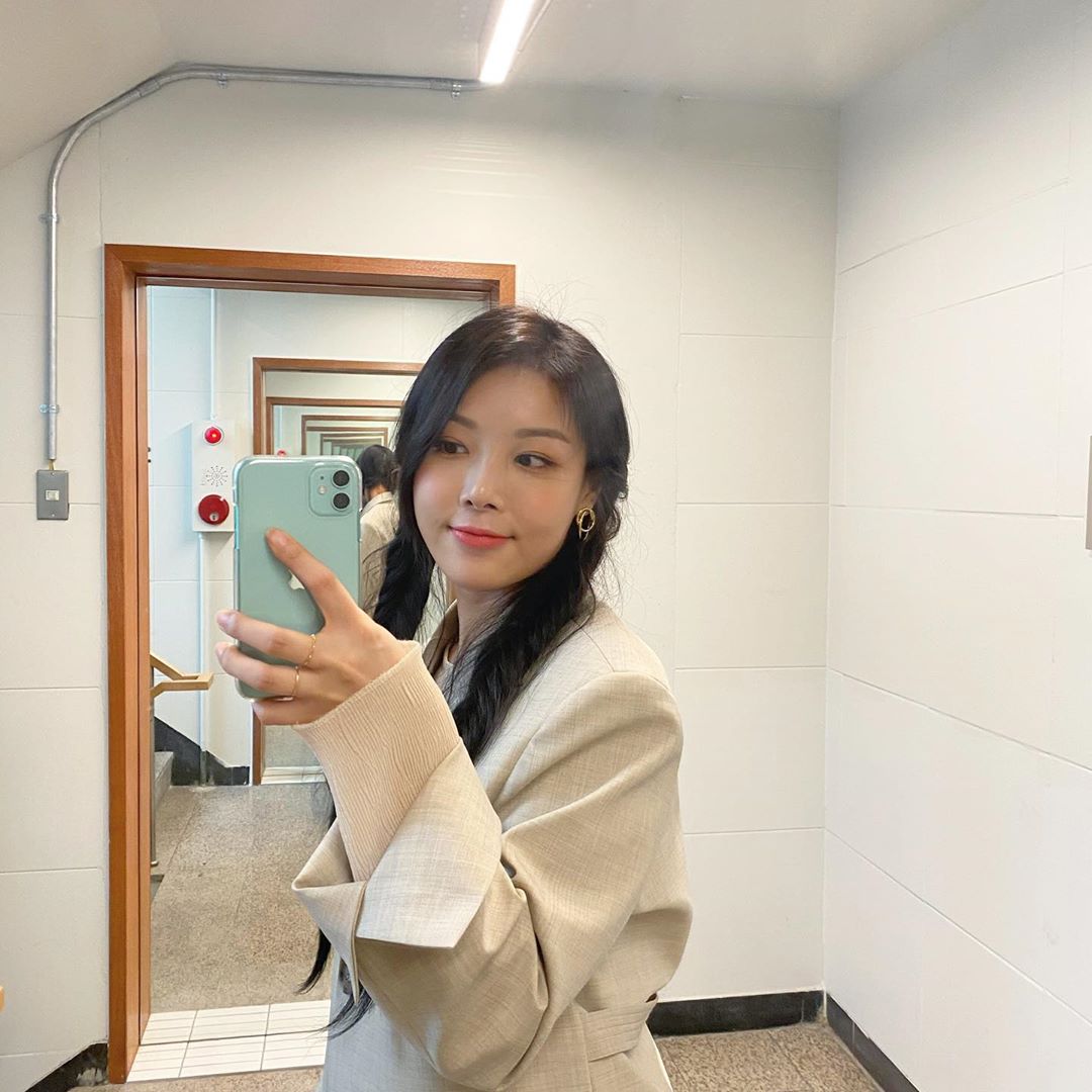 Yubin, a former group Wonder Girls, reported on his recent situation.Yubin posted several photos on his Instagram on the 4th with an article called Yoofu.In the open photo, Yubin showed fashion that gave points with a bifurcated braided hair and a beige color jacket. Yubins elegant smile and unchanging beauty attract attention.Yubin is preparing for a new song with the goal of releasing in May.Photo: Yubin Instagram