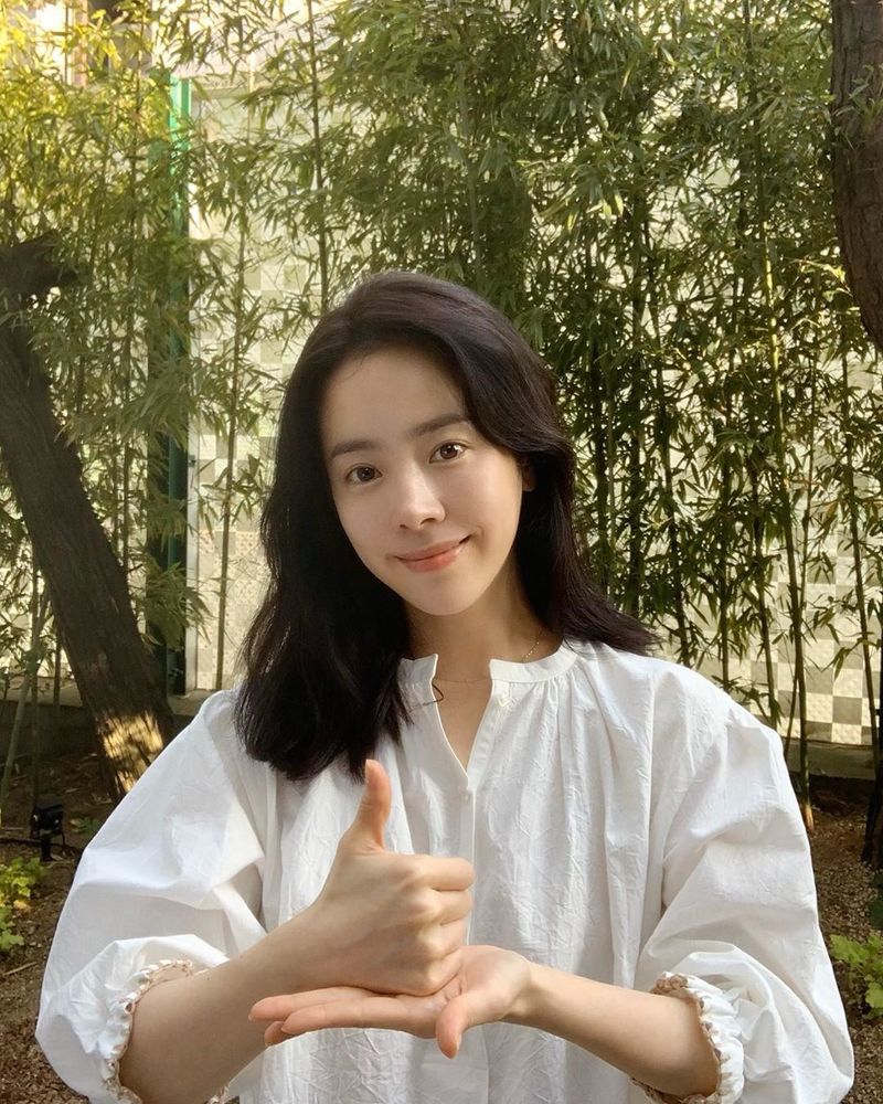 Actor Han Ji-min thanks to the challenge participated in.Thanks to the challengeis the SNS respectand gratitudemean to you as a photo or video and the code as one of 19 medical to show gratitude for a national participation campaign.Actor Kim are of the item you receive is Han Ji-min is 5 on 5 his Instagram in the this moment also put the strap tension, not day and night with the sweating of the medical care with their dedication and efforts is sincerely appreciated. Medical your efforts are not in vain so we all joined forces this season to beat out friend.called post with a picture showing.The revealed picture, Han Ji-min is with respect and gratitude means that you are doing. This next challenge as a hitter Actor to add a user and this is not, Han Hyo Ju to items.Han Ji-min of virtue challenges involved saw the photos, who they always face your mind you look so beautiful angels asno response.Meanwhile, Han Ji-min is last years movie Jin Fu move narration, and he did.. Corona 19 the world has never before several times to spend. At this moment also put the strap tension, not day and night with the sweating of the medical care with their dedication and efforts is sincerely appreciated. ??Medical your efforts are not in vain so we all joined forces this season to beat out you. . Kim is Actor the Lord of the item as significant in the campaign have to do with being thankful heart. Next,add the user implementation of this Han Hyo Ju Actor up warm hearts as all of us!. #Free thanks to #Thanks to the challenge#thanks to the campaign #