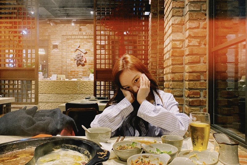 Lee Yul-em has revealed a beautiful current situation.Actor Lee Yul-em posted a picture on his Instagram on May 5 with an article entitled Ive fallen into a film camera these days.The photo shows Lee Yul-em posing naturally in the restaurant, with a dreamy atmosphere that makes everyday life a pictorial.kim myeong-mi