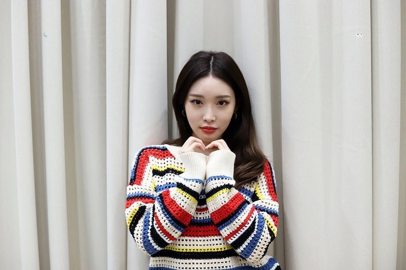 Singer Chungha flaunted her watery Beautiful looksChungha Official Instagram posted a picture on May 5 on his Instagram with an article entitled April with Stay Tonight.The photo shows Chungha wearing a colorful knit; Chungha poses for the camera.Chunghas blemishes-free white-oak skin and distinctive features make the beautiful look more prominent.Fans who encountered the photos responded such as It is so beautiful, It is cute and I saw it as soon as I saw it.delay stock
