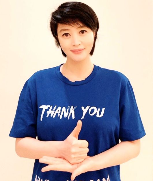Actor Kim Hye-soo joined the Lindsey Vonn thanks to it.Kim Hye-soo said on his SNS on May 5, I express my gratitude and respect to all the medical staff who are devoted to the safe and healthy daily life of the people from Corona 19, and pray for the safety of the medical staff!!Thank you JoKwon for pointing out your gratitude! Those Im going to point out are Song Hye-kyo, Yoon So-yi, and Chun Woo-Hee. Thanks for joining.Thanks to the help of the team, the teams leader, Lindsey Vonn.In the photo, Kim Hye-soo is wearing a T-shirt printed with the phrase THANK YOU and is posing with a thumb on the palm of his hand, a sign language movement that means respect and pride.In particular, Kim Hye-soo is attracting attention by pointing out Song Hye-kyo, Yoon So-yi and Chun Woo-Hee as the next batter.Kim Hye-soo SNS