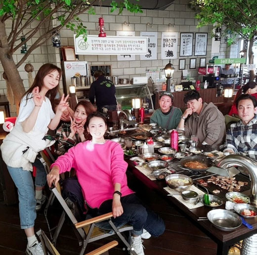 Revealed...Remember that.Actor Seungeun Oh, who has been in the spotlight for a long time through SBS Burning Youth, has released Alcoholic drink photos with cast members.On the 6th, Seungeun Oh posted a number of photos on his personal Instagram with the article # Flaming Youth # Best # Audience # # Thank you to many people who cheered # # Thank you ~ It is strange # strange # # self-conscious # charm # appeal #In the open photo, Seungeun Oh is making a friendly atmosphere by eating meat with the stars of Burning Youth.The netizens who watched this showed various reactions such as I missed you so much, I will continue to be happy and I still have a goddess beauty.On the other hand, Seungeun Oh appeared on the Burning Youth broadcast on the 5th, and revealed that he was running a single moms grievances and cafes.