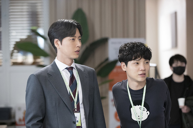 Slack The Internet Actors has heralded an extraordinary chemistryThe MBC tree mini series Slack The Internet (played by Shin So-ra/directed male actor), which left its first broadcast on 14th, released a scene behind-the-scenes cut showing the warm appearance of Actors on May 6 and announced that the airing date was approaching.Slack The Internet is a work that contains the worst and most exciting revenge that takes place as the subordinate of the worst Slack manager who made the company that managed to enter the company.It is a drama that expects empathy through the story of a real work because people called Slack are showing the harmony between generations and generations with the message that we will eventually become.Park Hae-jin met with a vicious Slack boss and spent his days in The Internet, and then played the role of a hot-aired man who was promoted to the manager of Simple, developing hot chicken noodles that cause a nuclear storm in ramen.He is a top star manager of a perfect ramen company that can not even look, character and skill in appearance. He will play revenge rather than revenge by meeting Kim Eung-soo, a former boss and former boss who has put himself in a pit of hardship with Senior The Internet.This work, which stands for the full-scale Change Comic Office Water, is raising expectations among authentic romance and genres.The appearance of Actor Park Hae-jin and the meeting of Kim Eung-soo Actor, who was in his prime, played a big role in the expectation of Drama, and the industrys repercussions grew in the script that was already highly evaluated by word of mouth.The scene behind-the-scenes cut, which is open to the public, shows the actors who are laughing and shooting, and the audiences index of what kind of breathing will be shown in the actual drama is also rising.Slack The Internet, which has already been scripted up to 18 copies, is currently in the midst of shooting 16 ~ 18 copies.Slack The Internet, which is produced in 24 episodes based on broadcasting company, shows Actors strongest chemistry and has already emerged as a blue chip of the advertising industry before broadcasting.bak-beauty