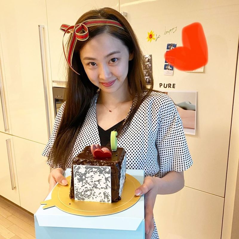 Dumsom, from the group Sistar, celebrated her 28th birthday.Dumsom posted a photo on his instagram on May 6 with an article entitled Thank you so much for celebrating your birthday; I hope everyone will be happier May.The picture shows Dumsom with a cake. Dumsom smiles at the camera. Dumsoms innocent beauty catches his eye.The fans who responded to the photos responded such as It is so beautiful, Happy Birthday and It is cute.delay stock