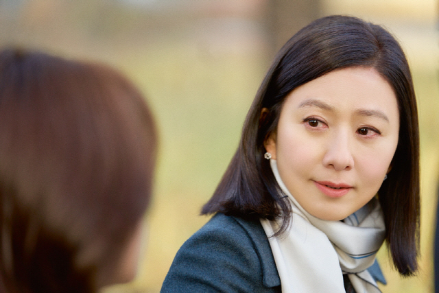 The behind-the-scenes footage of The Couples World Kim Hee-ae has been released.Kim Hee-ae in the photo released on the 7th seems to have been completely assimilated to the Feeling of Ji Sun Woo, expressing from charisma to sadness.Kim Hee-ae, who is building Smile here, is also out of the camera and adds to the pleasure.In addition, Kim Hee-aes beauty and styling, which digs out Ji Sun Woo look in a dignified manner, is also attracting attention.Kim Hee-ae is writing a syndrome-like box office record with the maximum tension of the drama every time.He has been attracting a lot of attention since his first broadcast.In particular, Kim Hee-ae, who expressed the hatred and thirst of the marriage relationship that did not end in the last 12 broadcasts, is adding explosive power to the character Sun Woo with the acting that escaped the formation.Meanwhile, The World of Couples tells the story of a couples kite, which they believed was love, breaking down into a whirlwind due to betrayal.