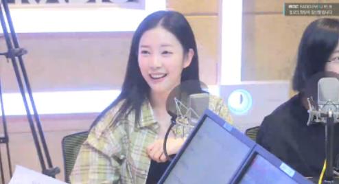 Girls group April member Yoon Chae-kyung said Lee Min-ho is an ideal type.April was a guest on MBC FM4Us Noon Hope Song Kim Shin-young, which was broadcast on the 7th.Lee Na-eun revealed that he is a fan of Lee Je-hoon.Lee Na-eun laughed when she sent a video letter to Lee Je-hoon, saying, Thank you for being born. Rachel expressed her respect for Red Velvet Joy.Im a big fan, he said, smiling.Yoon Chae-kyung was a fan of Lee Min-ho. Yoon Chae-kyung said, The ideal type has never changed.(If we talk about ideal type), I always mentioned Lee Min-ho, and I hope you will know that there is a country.