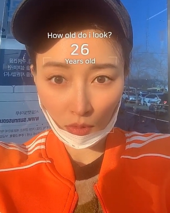 Huang Bo reveals panic at Age measurement applicationSinger Huang Bo posted a video on May 7 with the phrase No answer on his instagram.Huang Bo in the video is performing Age Measurement Applications, which showed off her beauty with large eyes and bronzed skin.han jung-won