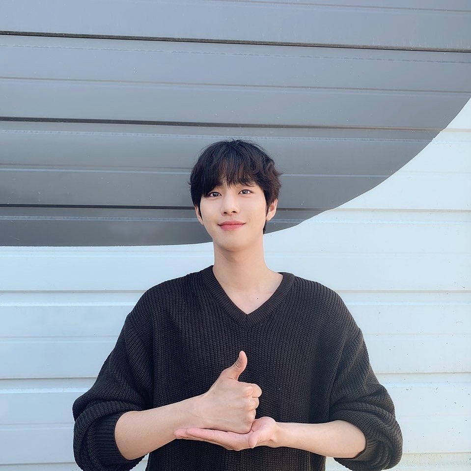 Actor Ahn Hyo-seop joins Lindsey Vonn thanks to Ahn Hyo-seop told his Instagram on the 7th, I support the medical staff who are trying to fight the corona virus.I hope that the peaceful daily life will come soon, he said, adding that he joined the Lindsey Vonn .# I continued to thank you for your position. # Yun bamboo please join me.#Thanks to the medical staff #Thanks to the challenge and pointed to the next runner.In the open photo, Ahn Hyo-seop poses with a thumb and participates in Lindsey Vonn thanks to it.Warm appearance and smile capture the attention of the viewers.Lindsey Vonn is a campaign to support medical staff who are present in the medical field to overcome the new corona virus infection (Corona 19).On the other hand, Ahn Hyo-seop appeared in Seo Woo-jin in the SBS drama Romantic Doctor Kim Sabu 2 which was last February.Photo: Ahn Hyo-seop Instagram