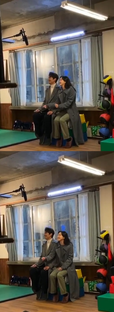 maekyung.com news teamActor Kim Go-eun has encouraged SBS gilt drama The King: Lord of Eternity home shooterKim Go-eun posted a video on his instagram on the 8th with an article entitled The King Today!Kim Go-eun in the video shows him dancing next to Lee Min-ho.Meanwhile, The King: Lord of Eternity, in which the two are appearing, is a parallel World fantasy romance drawn by the Yi-Gwa (reasoned) type Korean Empire Emperor I-Gon, who is trying to close the door () of the dimension, and the Moon-Gwa type South Korea detective Jeong-tae, who is trying to protect someones life, people, and love, through cooperation between the two Worlds.The dimensions of the protagonists who cross the two coexistence worlds, Korean Empire and South Korea, are rethinking the meaning of love once again through different love stories.Every Friday and Saturday at 10 p.m.
