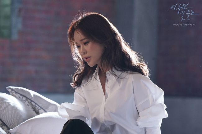 A new song, Photo Teaser, by Baek Ji-young and Ong Seong-wu, has been released.On May 7, Baek Ji-young agency Trias released the individual photo Teaser of Baek Ji-young and Ong Seong-wu on the official SNS.In the open photo, Baek Ji-young is saddened by his head dropping with empty eyes. The background of white shirt and cold feeling is added to create a faint atmosphere.Ong Seong-wu is also looking lonely with his head down, captivating his eyes with a perfect suit fit even in the midst of his eating.Baek Ji-young and Ong Seong-wu had a fresh charm with duet formation, followed by the release of the recording room making Teaser, raising expectations and curiosity.minjee Lee