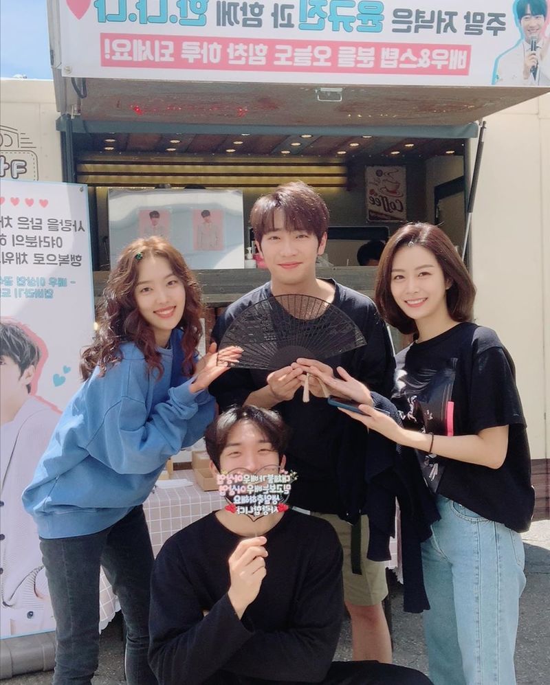 Actor Lee Sang-yeob expresses his gratitude to fansLee Sang-yeob posted three photos on his instagram on May 8 with a short Thank you.Lee Sang-yeob in the public photo is smiling brightly in front of Coffee or Tea, which fans sent to the drama shoot. Photos taken with Actors who are shooting together were also released.On the other hand, Lee Sang-yeob is in charge of Yoon Kyu-jin in the KBS2 weekend drama I went once.Park Eun-hae