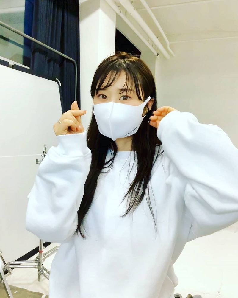 Actor Choi Kang-hee flaunted her innocent beautyChoi Kang-hee posted a photo on her Instagram page on May 8.Inside the photo was a picture of Choi Kang-hee wearing a white Mask, who stares at the camera while posing for a finger heart.Choi Kang-hees neat atmosphere catches the eye.The fans who responded to the photos responded such as It is cute, It is the best beauty even if you use mask and It is so beautiful.delay stock