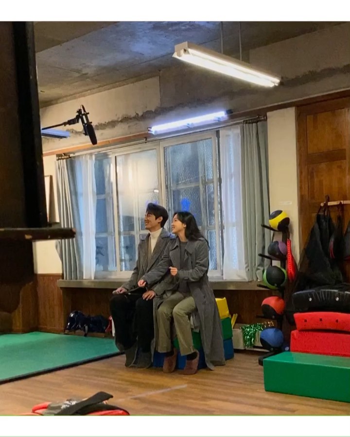 Actress Kim Go-eun the SBS Gold review drama Ducking: the eternal overlord of City Hall to said.Kim Go-eun is a 5-November 8, his Instagram today Ducking for~!!The post with the video showing.In the video is sitting next to Kim Go-eun - Lee Min-ho of all our won. Kim Go-eun is Lee Min-ho side in a cute dance to it. Big smile Lee Min-hos handsome visuals is remarkable.Video for fans unconditionallys, come see, the drama is fun to look at, etc., reactions.Kim Go-eun and Lee Min-ho starring Ducking: the eternal overlord ofthe every week Friday, Saturday 10pm broadcast